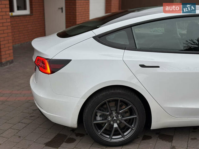 Білий Тесла Модель 3, об'ємом двигуна 0 л та пробігом 166 тис. км за 14900 $, фото 9 на Automoto.ua