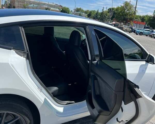 Тесла Модель 3 2021 в Харькове на Automoto.ua Белый Тесла Модель 3, объемом двигателя 0 л и пробегом 167 тыс. км за 18900 $, фото 11 на Automoto.ua