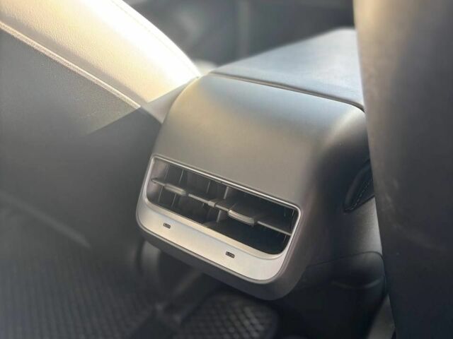 Білий Тесла Модель 3, об'ємом двигуна 0 л та пробігом 108 тис. км за 17500 $, фото 12 на Automoto.ua