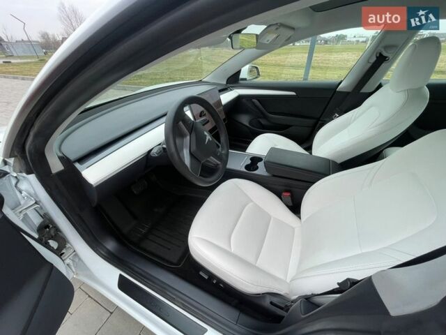 Білий Тесла Модель 3, об'ємом двигуна 0 л та пробігом 61 тис. км за 16700 $, фото 25 на Automoto.ua