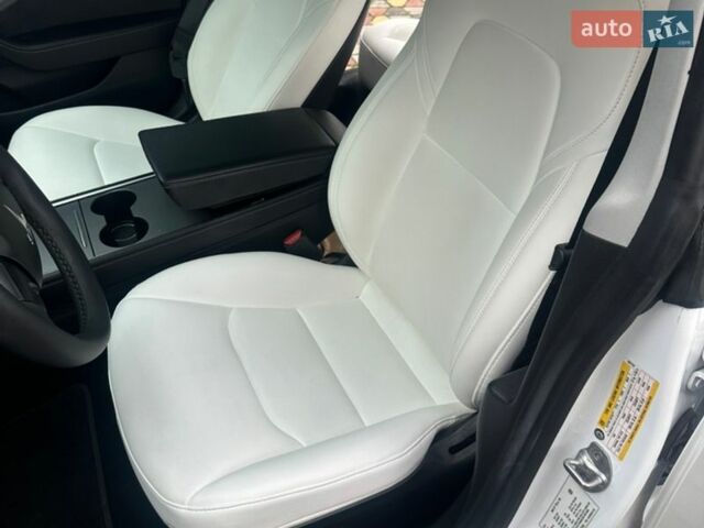 Білий Тесла Модель 3, об'ємом двигуна 0 л та пробігом 91 тис. км за 21500 $, фото 6 на Automoto.ua