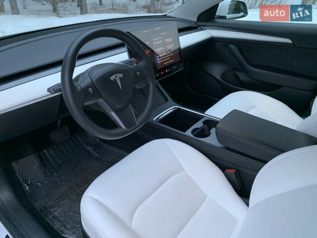 Білий Тесла Модель 3, об'ємом двигуна 0 л та пробігом 81 тис. км за 18950 $, фото 38 на Automoto.ua