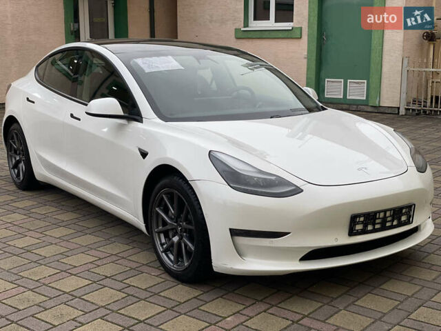 Белый Тесла Модель 3, объемом двигателя 0 л и пробегом 34 тыс. км за 18000 $, фото 22 на Automoto.ua
