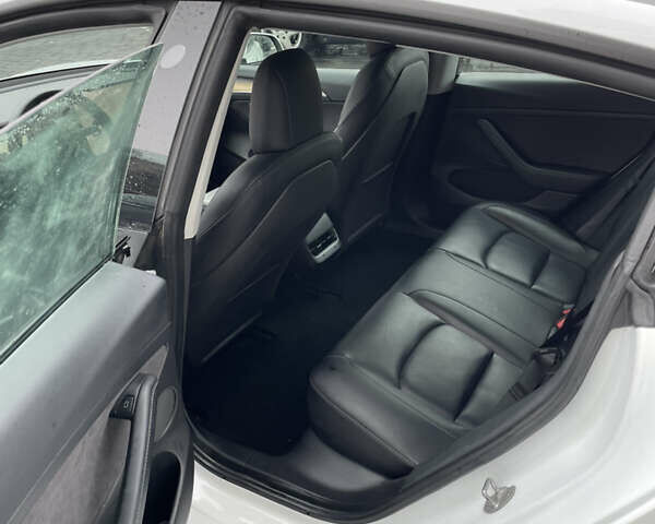 Белый Тесла Модель 3, объемом двигателя 0 л и пробегом 145 тыс. км за 20500 $, фото 10 на Automoto.ua