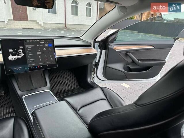 Білий Тесла Модель 3, об'ємом двигуна 0 л та пробігом 139 тис. км за 20999 $, фото 40 на Automoto.ua