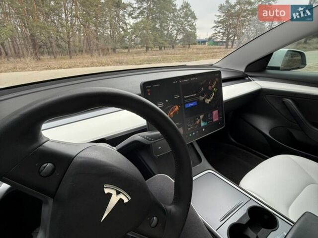Білий Тесла Модель 3, об'ємом двигуна 0 л та пробігом 75 тис. км за 16300 $, фото 3 на Automoto.ua