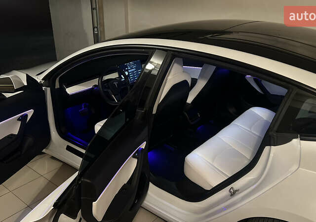 Тесла Модель 3 2021 у Києві на Automoto.ua Білий Тесла Модель 3, об'ємом двигуна 0 л та пробігом 78 тис. км за 22500 $, фото 3 на Automoto.ua
