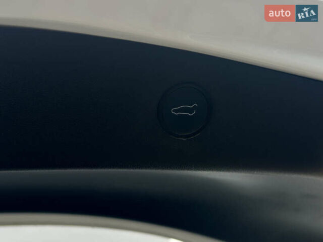 Білий Тесла Модель 3, об'ємом двигуна 0 л та пробігом 84 тис. км за 18300 $, фото 28 на Automoto.ua