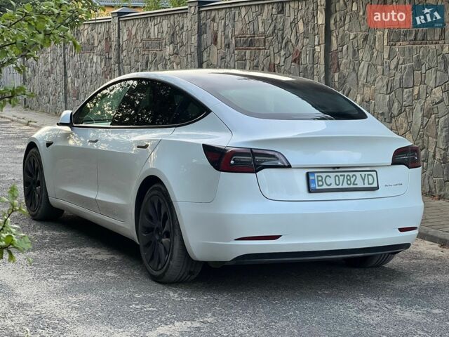 Білий Тесла Модель 3, об'ємом двигуна 0 л та пробігом 88 тис. км за 21500 $, фото 2 на Automoto.ua