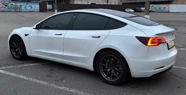 Білий Тесла Модель 3, об'ємом двигуна 0 л та пробігом 60 тис. км за 368 $, фото 2 на Automoto.ua