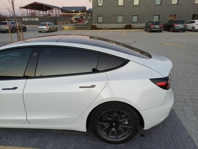 Белый Тесла Модель 3, объемом двигателя 0 л и пробегом 80 тыс. км за 18500 $, фото 2 на Automoto.ua