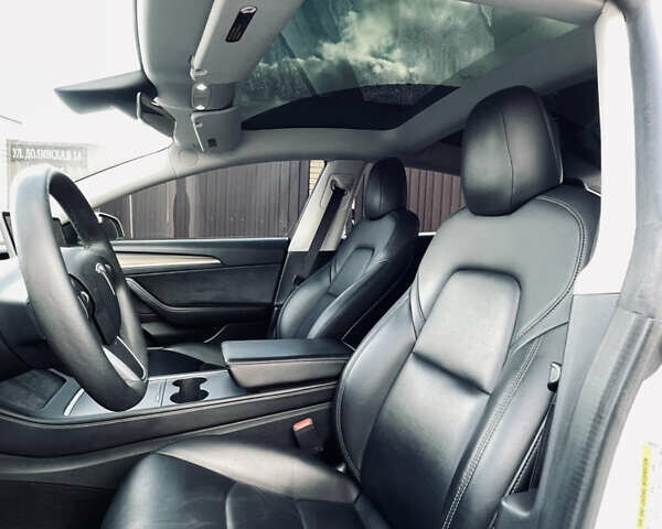 Белый Тесла Модель 3, объемом двигателя 0 л и пробегом 49 тыс. км за 20000 $, фото 5 на Automoto.ua