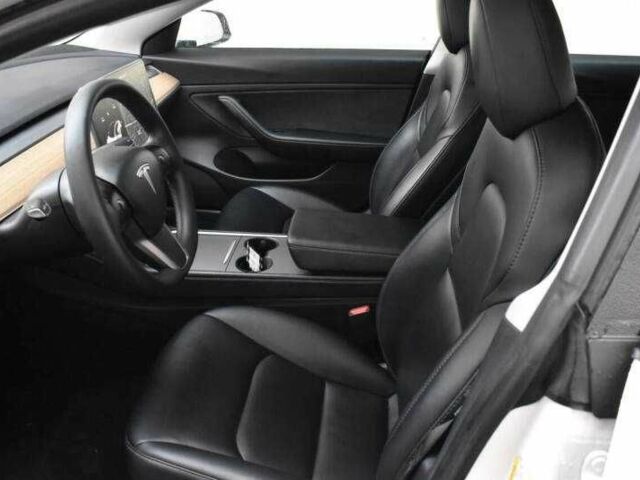 Белый Тесла Модель 3, объемом двигателя 0 л и пробегом 47 тыс. км за 7600 $, фото 7 на Automoto.ua