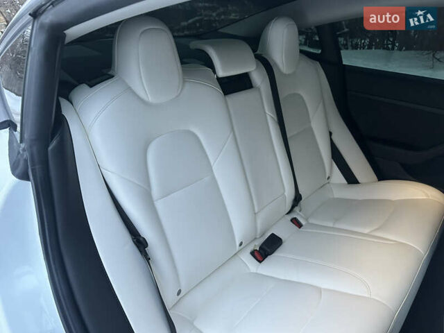 Білий Тесла Модель 3, об'ємом двигуна 0 л та пробігом 78 тис. км за 27700 $, фото 27 на Automoto.ua