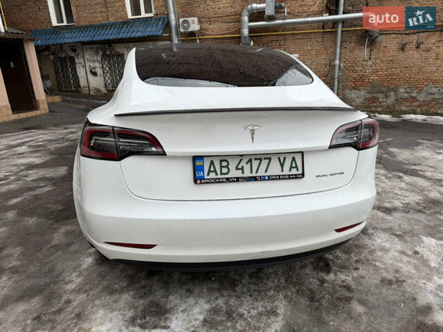 Білий Тесла Модель 3, об'ємом двигуна 0 л та пробігом 64 тис. км за 19900 $, фото 4 на Automoto.ua