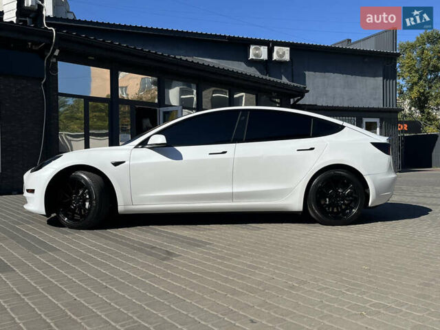 Белый Тесла Модель 3, объемом двигателя 0 л и пробегом 39 тыс. км за 20200 $, фото 4 на Automoto.ua