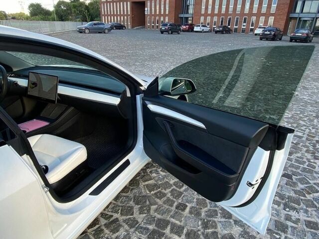 Белый Тесла Модель 3, объемом двигателя 0 л и пробегом 45 тыс. км за 18000 $, фото 8 на Automoto.ua