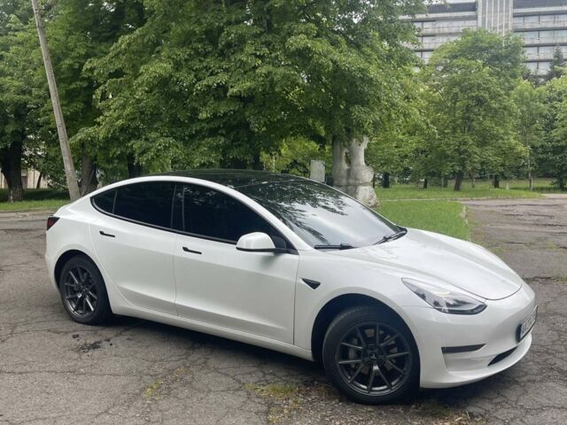 Белый Тесла Модель 3, объемом двигателя 0 л и пробегом 64 тыс. км за 17500 $, фото 1 на Automoto.ua