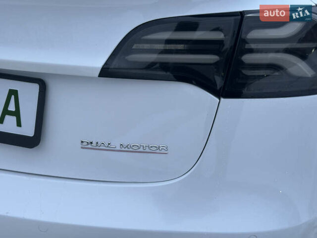 Білий Тесла Модель 3, об'ємом двигуна 0 л та пробігом 78 тис. км за 27700 $, фото 7 на Automoto.ua