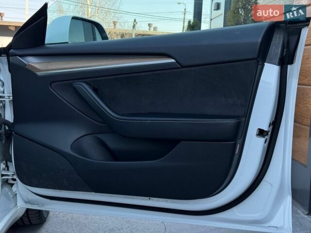 Білий Тесла Модель 3, об'ємом двигуна 0 л та пробігом 185 тис. км за 16500 $, фото 62 на Automoto.ua