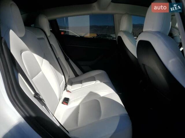 Білий Тесла Модель 3, об'ємом двигуна 0 л та пробігом 65 тис. км за 18000 $, фото 9 на Automoto.ua