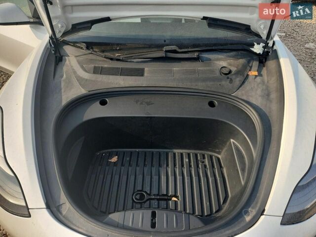 Білий Тесла Модель 3, об'ємом двигуна 0 л та пробігом 101 тис. км за 6000 $, фото 10 на Automoto.ua