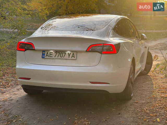 Тесла Модель 3 2021 в Днепре (Днепропетровске) на Automoto.ua Белый Тесла Модель 3, объемом двигателя 0 л и пробегом 131 тыс. км за 21500 $, фото 5 на Automoto.ua