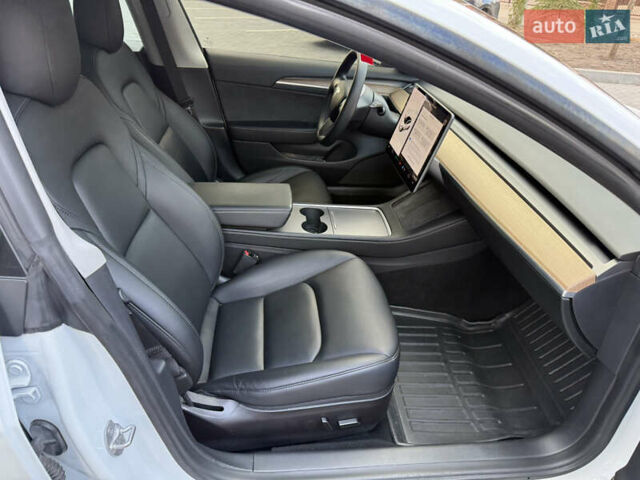 Белый Тесла Модель 3, объемом двигателя 0 л и пробегом 37 тыс. км за 19999 $, фото 130 на Automoto.ua