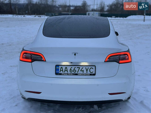 Белый Тесла Модель 3, объемом двигателя 0 л и пробегом 63 тыс. км за 15900 $, фото 5 на Automoto.ua