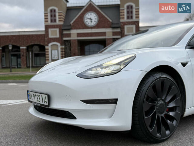 Белый Тесла Модель 3, объемом двигателя 0 л и пробегом 80 тыс. км за 24990 $, фото 5 на Automoto.ua