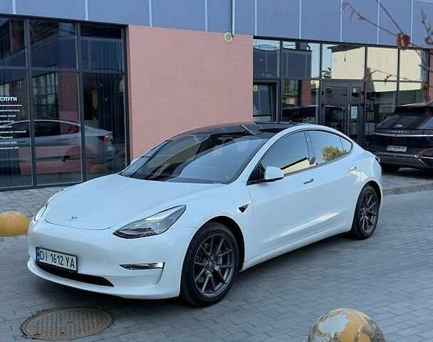 Білий Тесла Модель 3, об'ємом двигуна 0 л та пробігом 133 тис. км за 19400 $, фото 1 на Automoto.ua