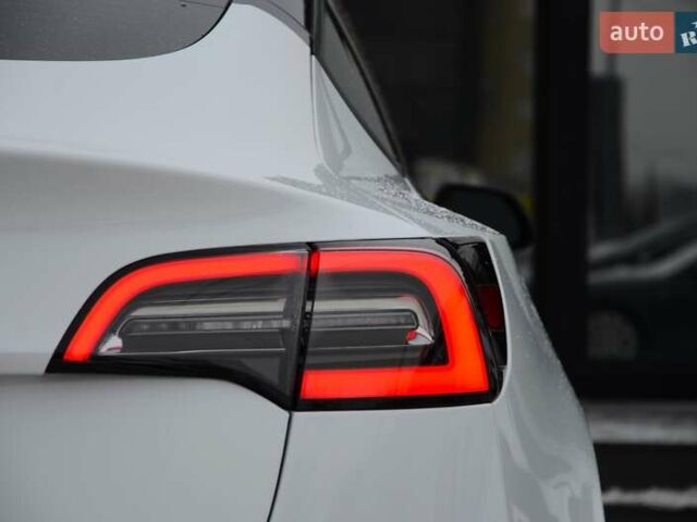 Белый Тесла Модель 3, объемом двигателя 0 л и пробегом 37 тыс. км за 17999 $, фото 19 на Automoto.ua