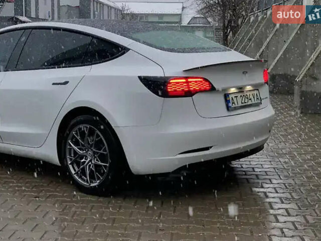 Білий Тесла Модель 3, об'ємом двигуна 0 л та пробігом 87 тис. км за 23700 $, фото 3 на Automoto.ua