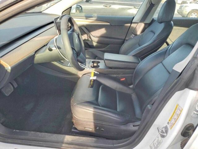 Білий Тесла Модель 3, об'ємом двигуна 0 л та пробігом 82 тис. км за 4000 $, фото 6 на Automoto.ua