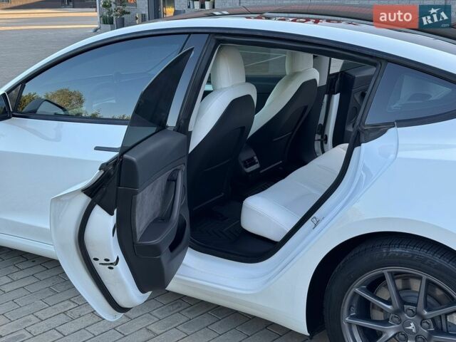 Белый Тесла Модель 3, объемом двигателя 0 л и пробегом 97 тыс. км за 17799 $, фото 27 на Automoto.ua