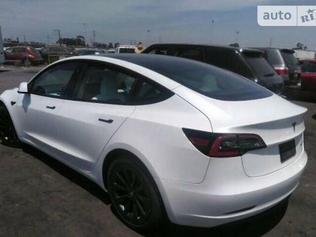 Белый Тесла Модель 3, объемом двигателя 0 л и пробегом 63 тыс. км за 25500 $, фото 24 на Automoto.ua