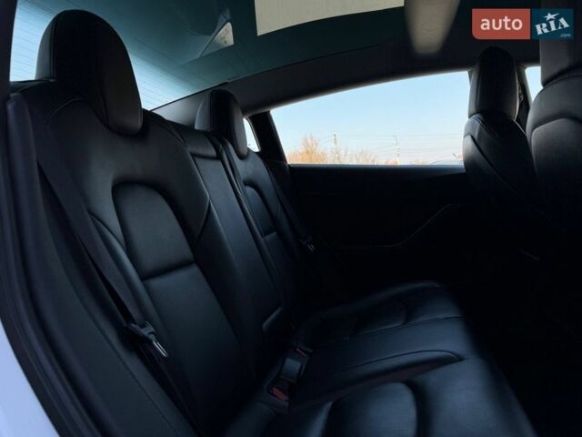 Білий Тесла Модель 3, об'ємом двигуна 0 л та пробігом 185 тис. км за 16500 $, фото 59 на Automoto.ua