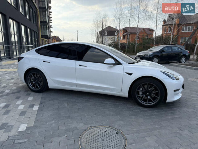 Белый Тесла Модель 3, объемом двигателя 0 л и пробегом 37 тыс. км за 19999 $, фото 63 на Automoto.ua