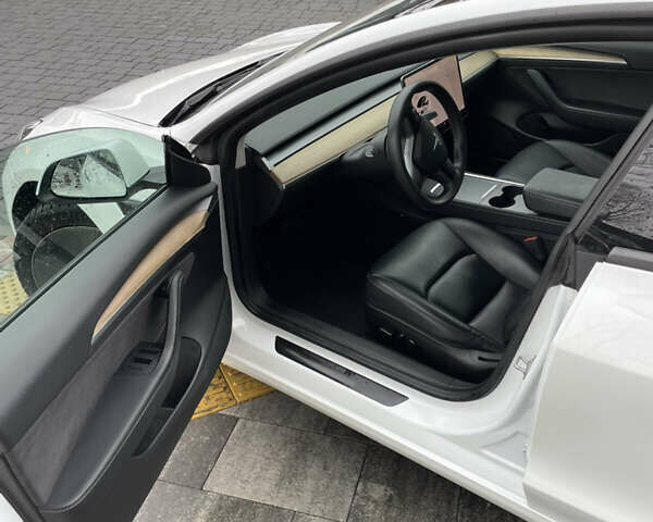 Белый Тесла Модель 3, объемом двигателя 0 л и пробегом 145 тыс. км за 20500 $, фото 8 на Automoto.ua