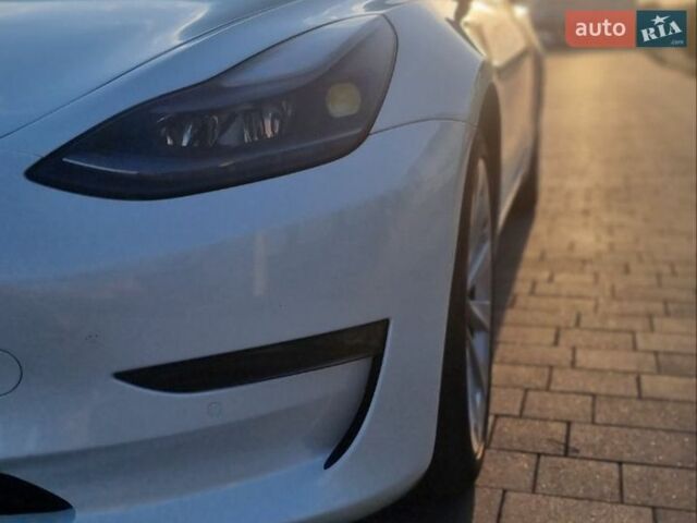 Белый Тесла Модель 3, объемом двигателя 0 л и пробегом 74 тыс. км за 18300 $, фото 9 на Automoto.ua