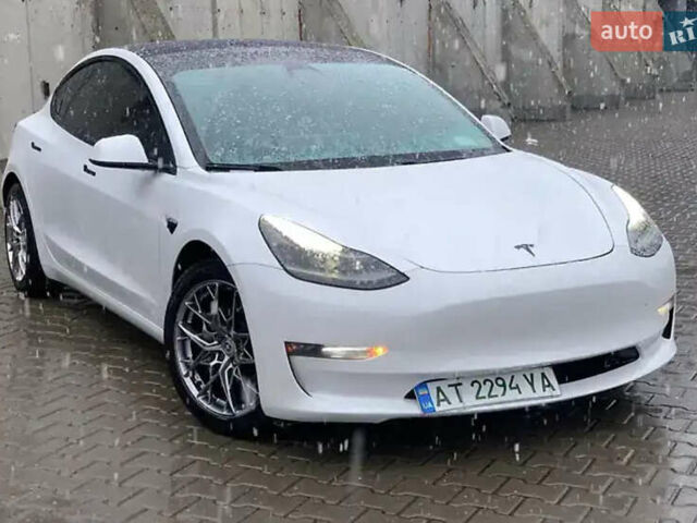 Білий Тесла Модель 3, об'ємом двигуна 0 л та пробігом 87 тис. км за 23700 $, фото 2 на Automoto.ua