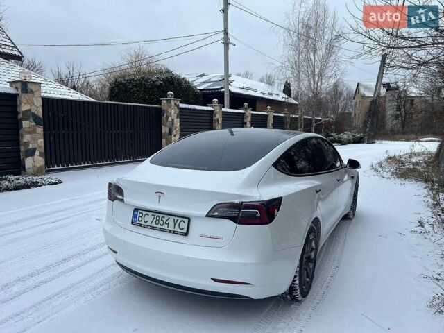 Білий Тесла Модель 3, об'ємом двигуна 0 л та пробігом 130 тис. км за 20000 $, фото 1 на Automoto.ua