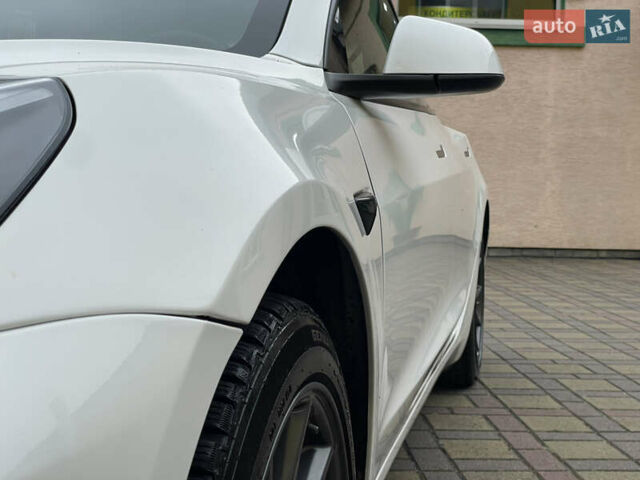 Белый Тесла Модель 3, объемом двигателя 0 л и пробегом 34 тыс. км за 18000 $, фото 46 на Automoto.ua