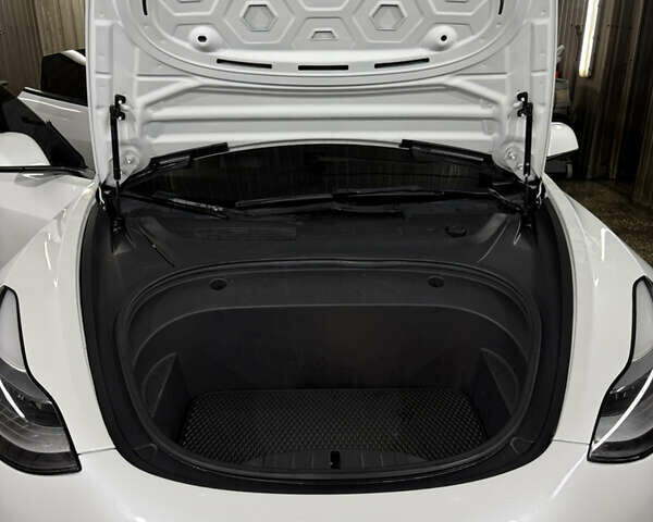 Білий Тесла Модель 3, об'ємом двигуна 0 л та пробігом 64 тис. км за 19900 $, фото 27 на Automoto.ua