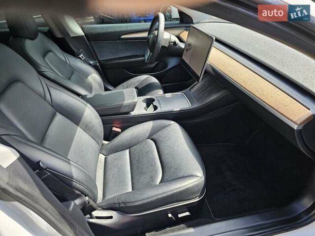 Білий Тесла Модель 3, об'ємом двигуна 0 л та пробігом 103 тис. км за 25700 $, фото 44 на Automoto.ua