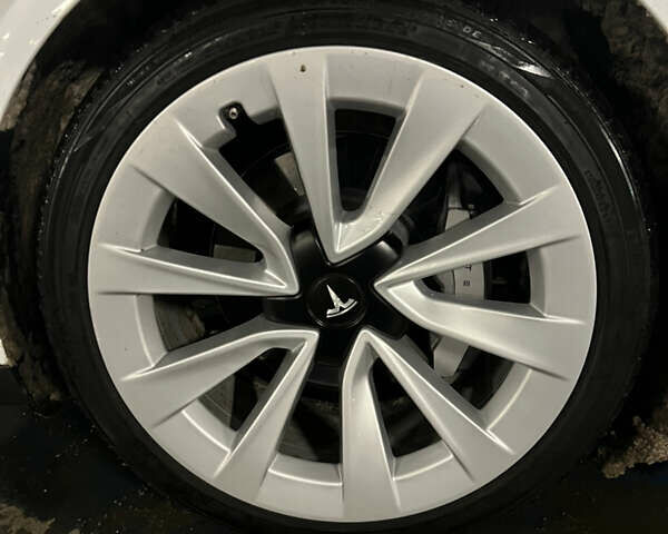 Білий Тесла Модель 3, об'ємом двигуна 0 л та пробігом 181 тис. км за 19000 $, фото 20 на Automoto.ua