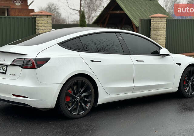 Белый Тесла Модель 3, объемом двигателя 0 л и пробегом 90 тыс. км за 22000 $, фото 3 на Automoto.ua