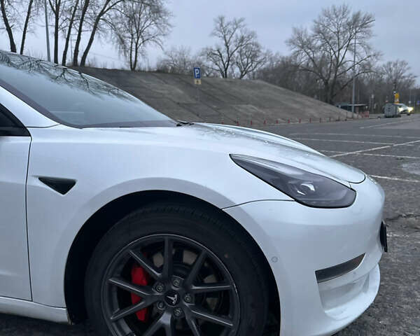 Белый Тесла Модель 3, объемом двигателя 0 л и пробегом 60 тыс. км за 18000 $, фото 6 на Automoto.ua