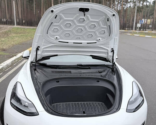 Білий Тесла Модель 3, об'ємом двигуна 0 л та пробігом 119 тис. км за 20800 $, фото 8 на Automoto.ua