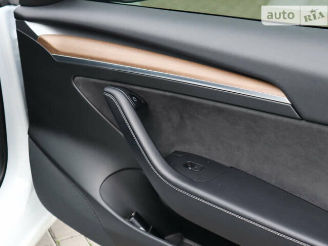 Белый Тесла Модель 3, объемом двигателя 0 л и пробегом 35 тыс. км за 21000 $, фото 17 на Automoto.ua